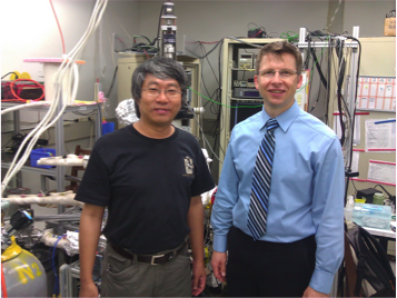 Prof. Minn-Tsong Lin and Volker Rose tour the nanomagnetism lab at National Taiwan University.