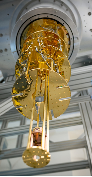 Visual inspection of high-heat-load mirrors at the APS metrology lab (above) and their installation in POLAR’s first optical enclosure (left). The G and H experiment stations include nano-focusing K-B mirrors for spot sizes as small as 100 (400) nanometers, respectively.